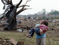 Igrejas e grupos cristãos prestam socorro às vítimas do tornado em Oklahoma