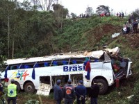 Fiéis da Congregação Cristã no Brasil sofrem acidente de ônibus enquanto viajavam para um culto; Nove pessoas morreram