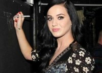 Cantora pop Katy Perry diz que não frequentou a escola na infância porque seus pais preferiam que ela lesse a Bíblia