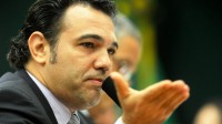Após a “cura gay”, Marco Feliciano quer votar projetos de plebiscito sobre o casamento gay e regularização da prostituição, diz jornalista