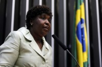 Benedita da Silva é a única deputada evangélica entre parlamentares eleitos como os melhores do ano