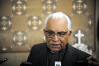 Arcebispo católico afirma que “ser gay não é um pecado”, mas a prática homossexual sim