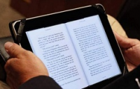 Aplicativos para celulares e tablets transformam a forma de ler a Bíblia nas igrejas