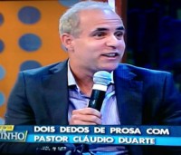 Pastor Cláudio Duarte fala sobre bom humor e sexualidade em “dois dedos de prosa” no Programa do Ratinho; Assista!