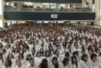 Quase 2 mil pessoas são batizadas em culto realizado pela igreja Assembleia de Deus em São Paulo