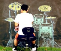 Música gospel “tocada” em bateria imaginária, desenhada com giz, se torna sucesso mundial no Youtube; Assista!