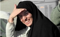 No Irã, jovem muçulmana se converte ao cristianismo após sonhar com Jesus: “Era a vontade de Deus”