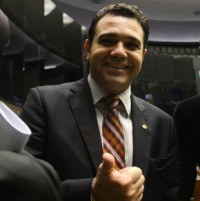 Pastor Marco Feliciano aguarda pesquisa para definir se tenta cadeira no Senado, diz jornalista; Planalto não está descartado