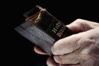 Pastor é assassinado a tiros com a Bíblia na mão dentro de igreja; Corpo foi encontrado por fiéis