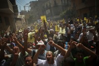 No Egito, extremistas muçulmanos matam cristão e arrastam corpo pelas ruas para aterrorizar outros fiéis