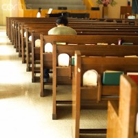 Pesquisas mostram que igrejas estão perdendo jovens e motivos que levam a afastamento; Entenda
