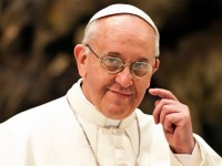 Papa Francisco critica teologia da prosperidade e apego a bens materiais: “Não se pode servir a dois patrões. Ou Deus, ou o dinheiro”