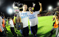 Cruzeiro Tricampeão – Jogadores vestem camisa “A Glória é de Deus” durante transmissão ao vivo da Globo; Veja fotos e vídeo