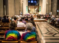 Estudo afirma que aumentou o número de igrejas que aceitam abertamente membros homossexuais