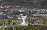Estátua alusiva a Jesus Cristo resiste ao tufão Haiyan e se torna símbolo de esperança nas Filipinas; Missionários testemunham livramentos