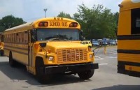 Motorista de ônibus escolar é demitido por orar pela segurança de seus passageiros