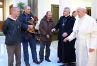 Papa Francisco comemora seu aniversário de 77 anos em café da manhã com moradores de rua