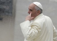 Papa Francisco diz que “ninguém tem feito mais” que a Igreja Católica para punir padres pedófilos