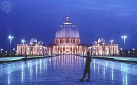 Templo cristão construído para ser o maior do mundo reúne apenas 350 fiéis por semana