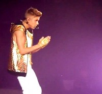 Justin Bieber quer “pausa” em polêmicas e teria decidido se batizar na Hillsong NYC, diz jornal