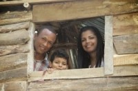 Pastor evangélico constrói casa em árvore para “ficar mais perto de Deus”