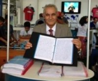 Pastor copiou à mão todos os 66 livros da Bíblia Sagrada em apenas 10 meses; Gesto foi incentivo a campanha missionária
