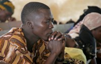 Mortos em ataque de extremistas islâmicos a escola cristã passam de 100, dizem sobreviventes; Missão Portas Abertas pede oração pela Nigéria