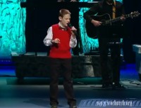 Cego e autista, menino de 12 anos emociona igreja cantando “I Can Only Imagine”; Assista
