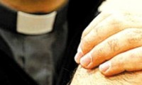 Padre é preso por estuprar e torturar professoras de um colégio católico