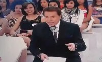 No programa Silvio Santos, apresentador afirma que “homens devem casar com mulheres virgens”; Assista