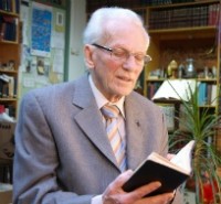 O missionário Irmão André, que ficou conhecido como “o contrabandista de Deus”, completa 86 anos
