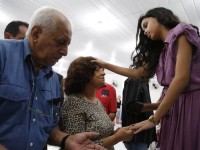 “Missionarinha” Alani Santos, descrita como “milagreira” se torna alvo da imprensa internacional