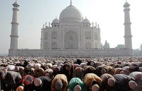Número de muçulmanos quase dobrou no último século, enquanto cristãos pararam de crescer, aponta estudo