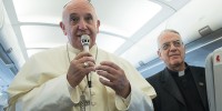 Papa Francisco abre a possibilidade de discussão sobre o fim do celibato obrigatório: “Não é um dogma”
