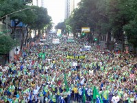 Marcha Para Jesus no Rio de Janeiro foi marcada por discursos de paz e contra perseguição a evangélicos; Veja vídeo e fotos