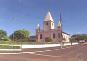 Homem armado invade igreja e mata dois no Paraná