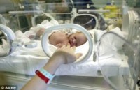 Após 12 horas no necrotério, bebê prematuro é encontrado vivo e mãe afirma “foi um verdadeiro milagre de Deus”