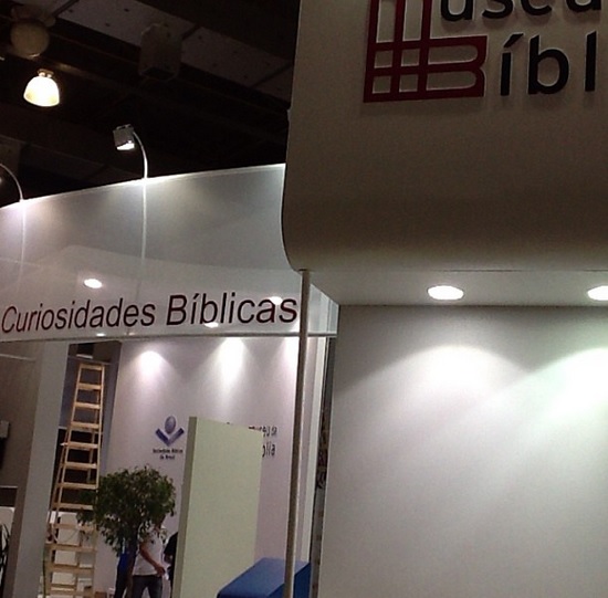 Museu da Bíblia no estande da Sociedade Bíblica do Brasil