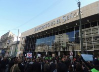 Bispo Edir Macedo reúne 3 mil fiéis em inauguração de templo da Igreja Universal no Uruguai