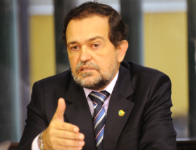 Universal rebate Haddad e lembra que bispo Edir Macedo apoiou Lula