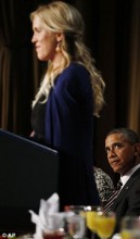 Surfista é observada pelo presidente Barack Obama durante seu testemunho