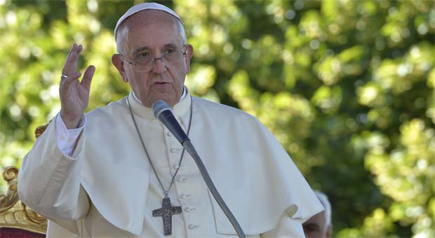 Papa Francisco reconhece que a Igreja Católica tem sido cúmplice de padres pedófilos e pede perdão