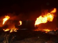Foto do incêndio causado pela explosão das carretas