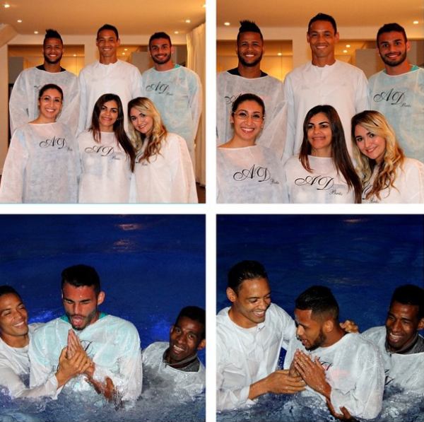 Batismo de jogadores do Santos conduzido por Ricardo Oliveira