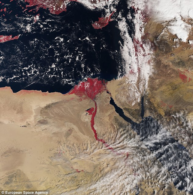 Satélite flagra águas do rio Nilo vermelhas como sangue e estudiosos lembram praga do Egito