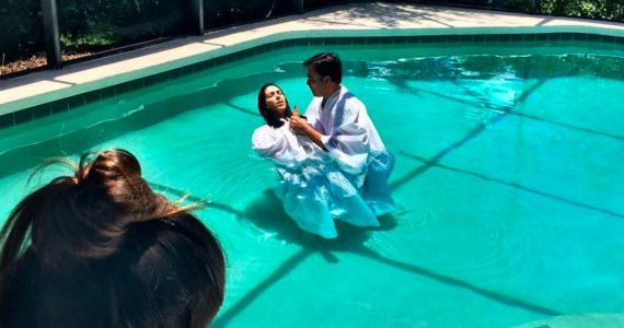 Convertida ao Evangelho, “musa fitness” Bella Falconi compartilha foto de seu batismo nas águas