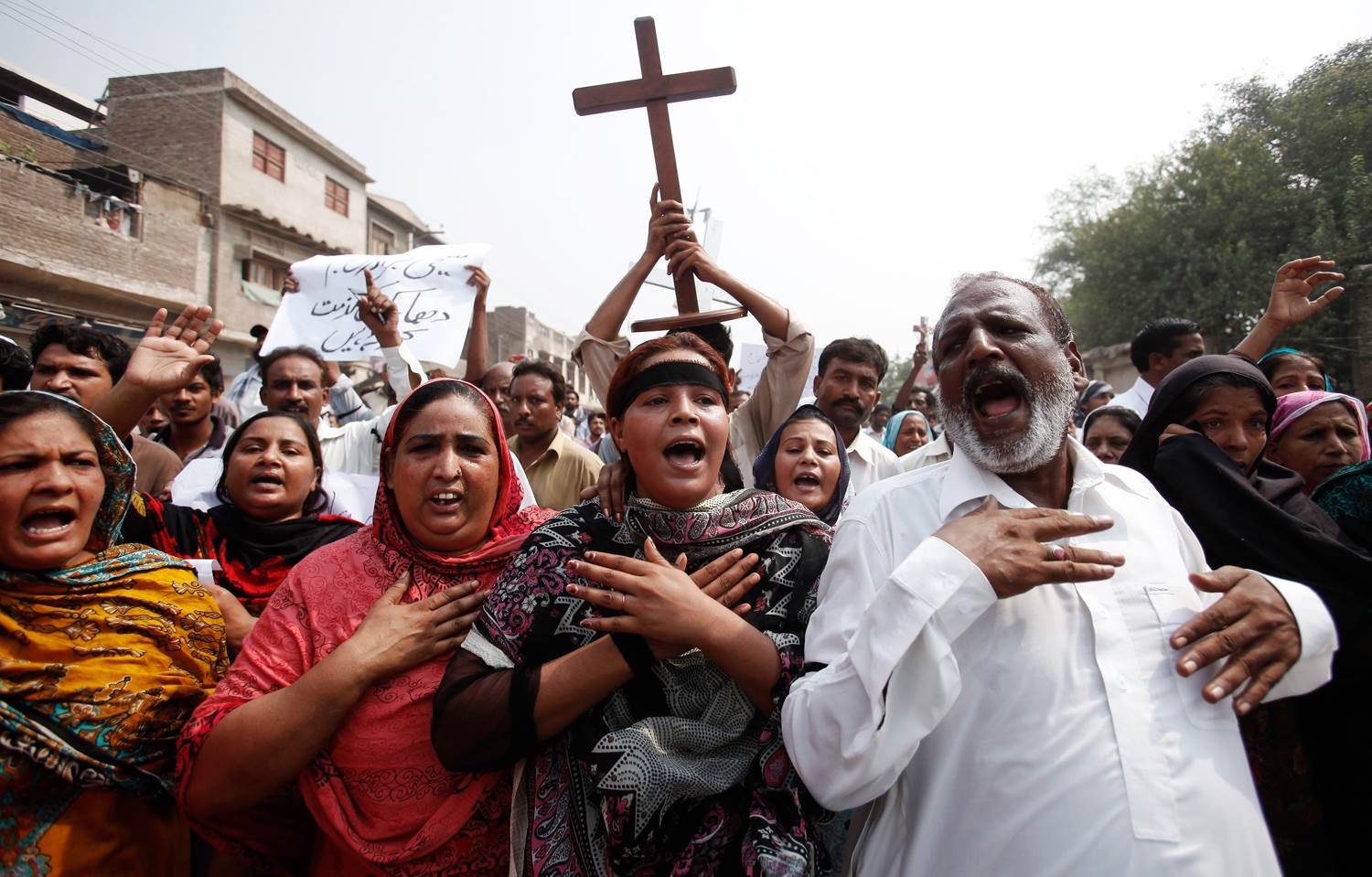 perseguicao religiosa cristaos - policiais no paquistao