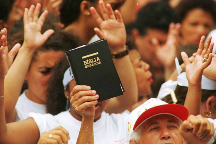 Evangélicos serão maioria no Brasil antes de 2040, aponta IBGE