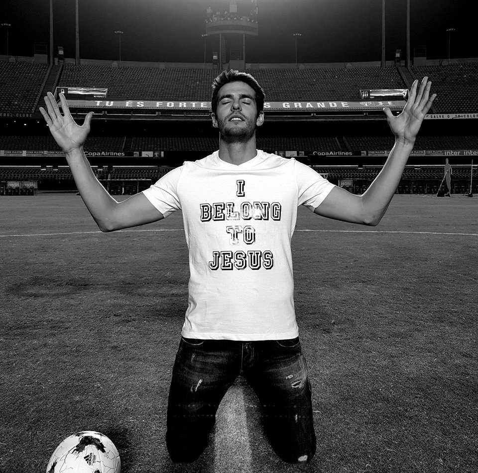 Kaká anuncia aposentadoria do futebol, agradece a Deus e diz: “Eis-me aqui”