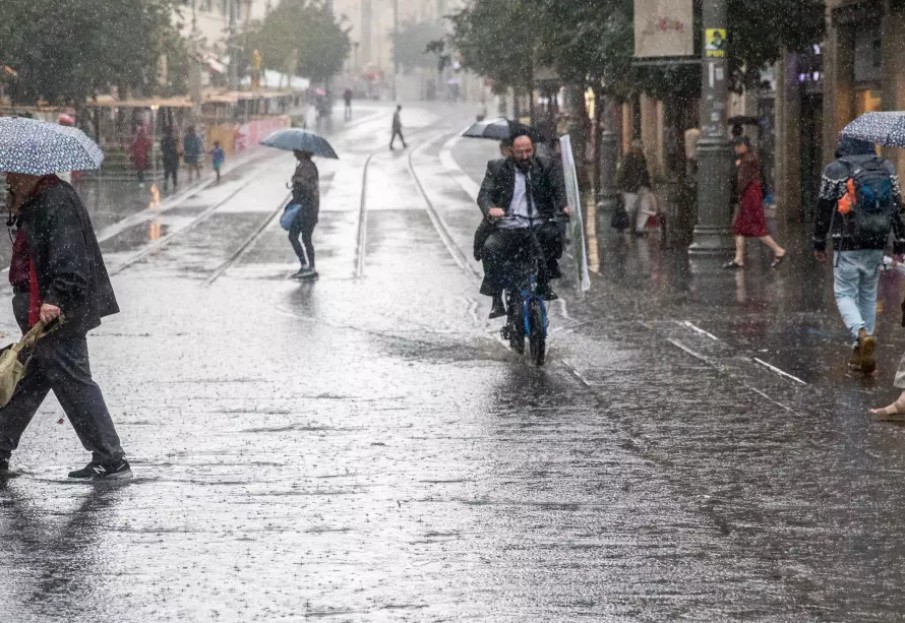 Orações por fim da seca são atendidas e fortes chuvas caem em Israel